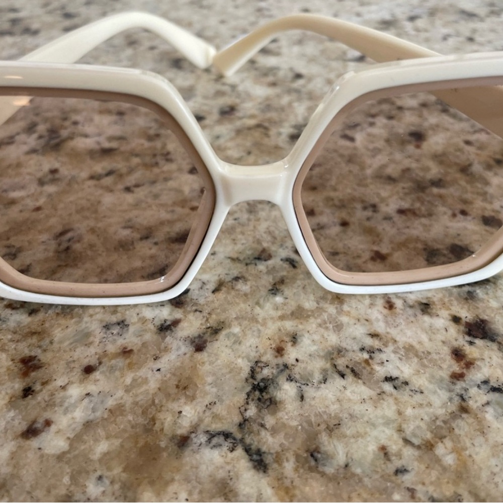 Large frame sunglasses light frame & lenses - Picture 2 of 4